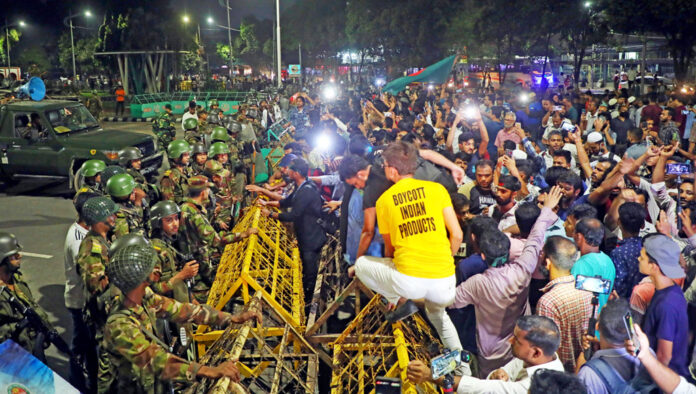 Bangladesh: demand for President’s resignation become violent.
